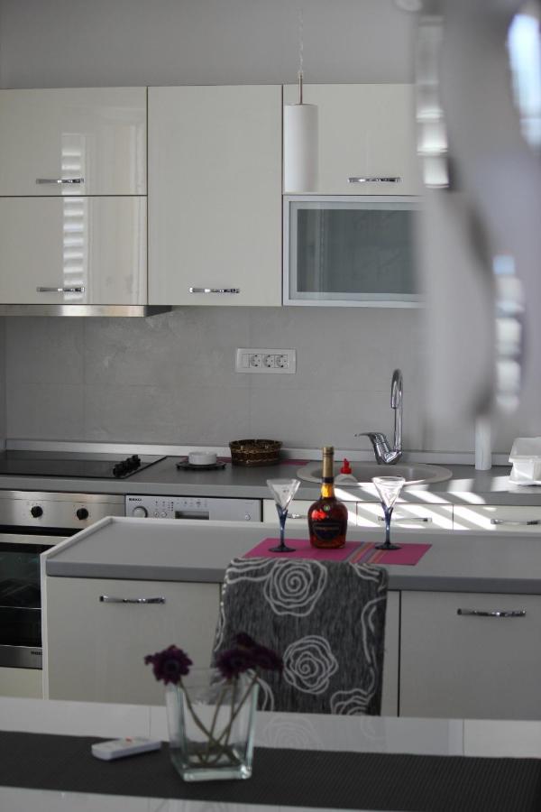 Chic Apartment In The City Center By The Sea Tivat Eksteriør billede