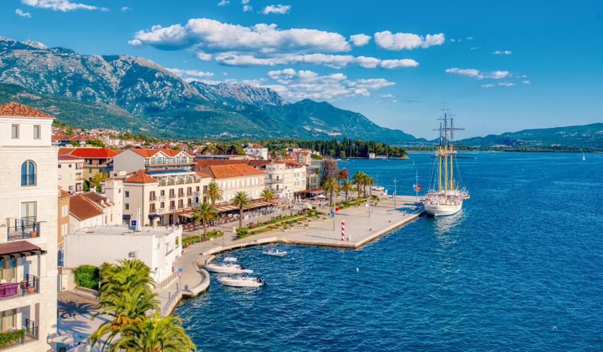 Chic Apartment In The City Center By The Sea Tivat Eksteriør billede