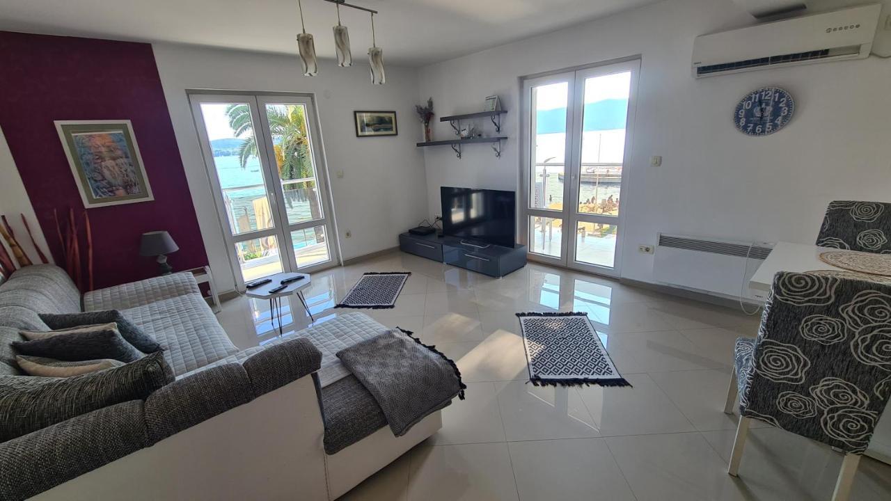 Chic Apartment In The City Center By The Sea Tivat Eksteriør billede