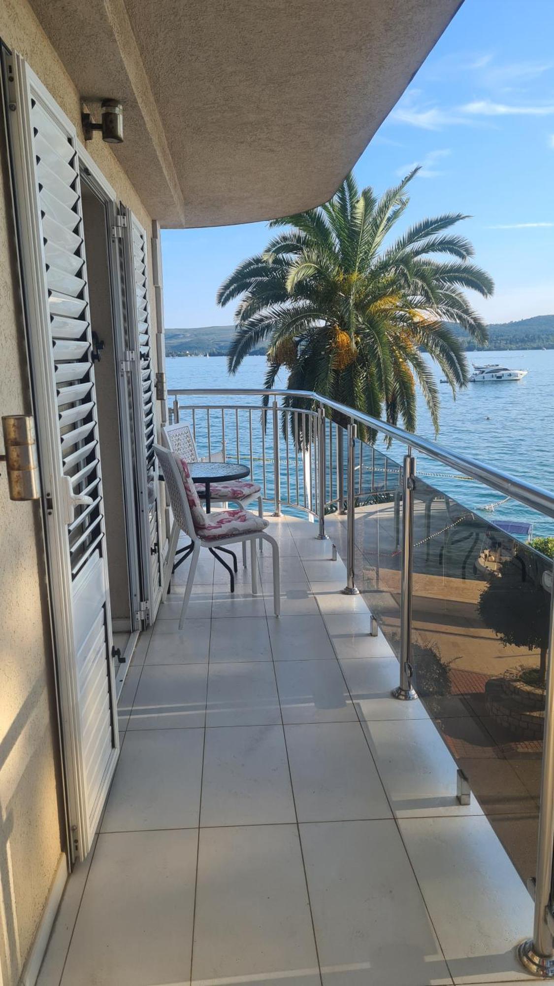 Chic Apartment In The City Center By The Sea Tivat Eksteriør billede